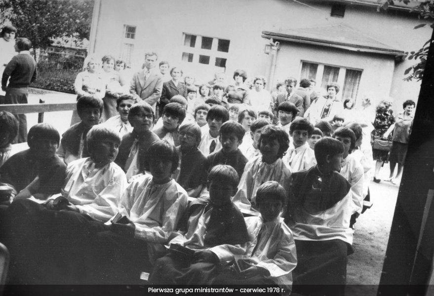 pierwsza-grupa-ministrantow-czerwiec-1978-rybnik-niewiadom